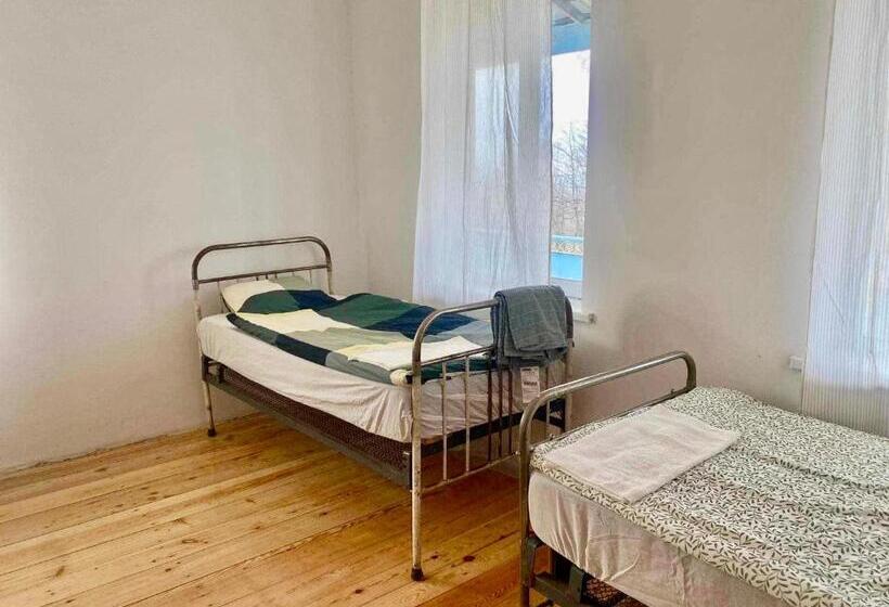 اتاق استاندارد سه نفره, House & Wine