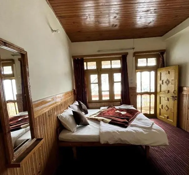 デラックスルーム, Sojhaholidayinn