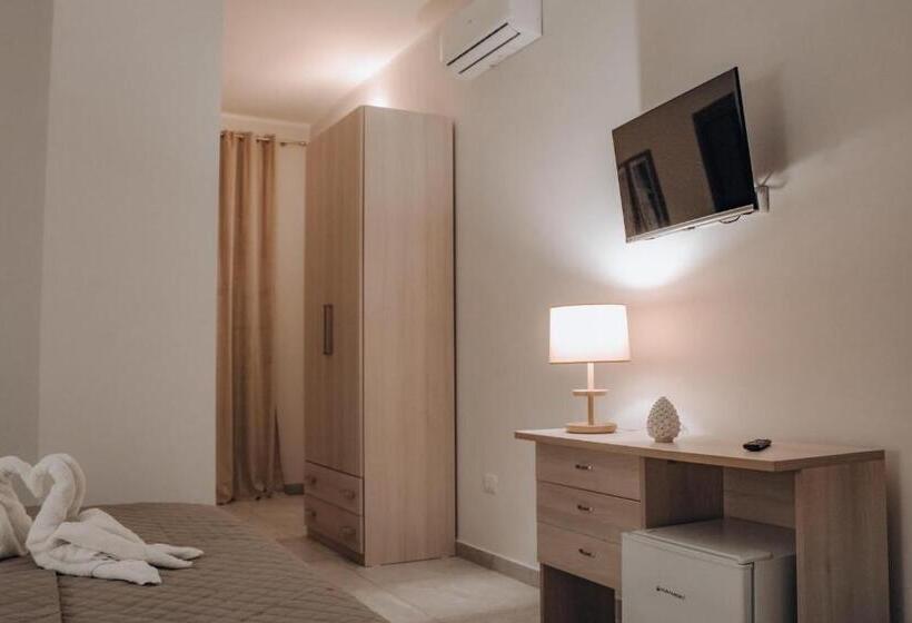 חדר סטנדרט לארבעה, Vicoletto Fiorito