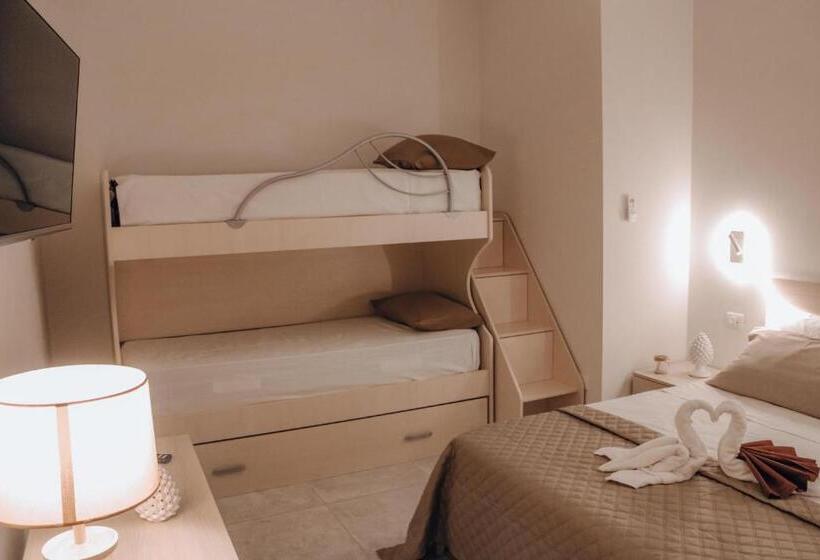 اتاق استاندارد چهار تخته, Vicoletto Fiorito