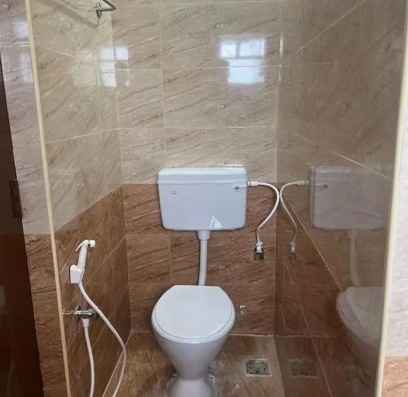 Huoneisto 2 Makuuhuonetta, Aishwaryam Service Apartment