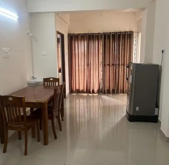Huoneisto 2 Makuuhuonetta, Aishwaryam Service Apartment