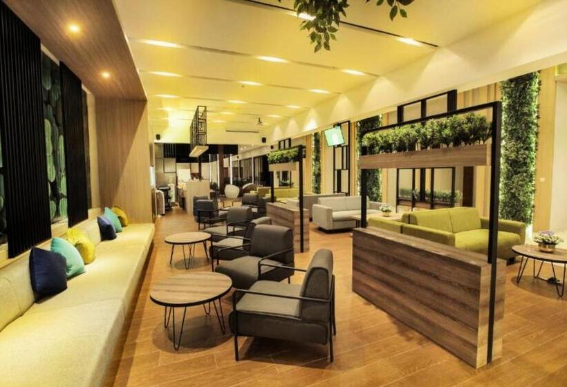 Номер Стандарт с Балконом, Amani Suite And Apartment Zn41