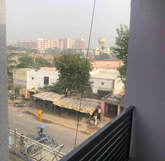 غرفة ديلوكس, C T Heights Inn