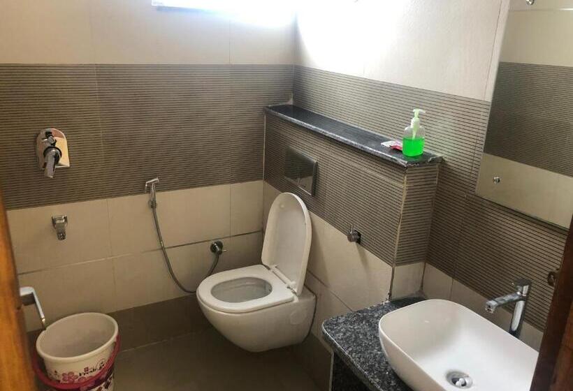 غرفة ديلوكس, C T Heights Inn