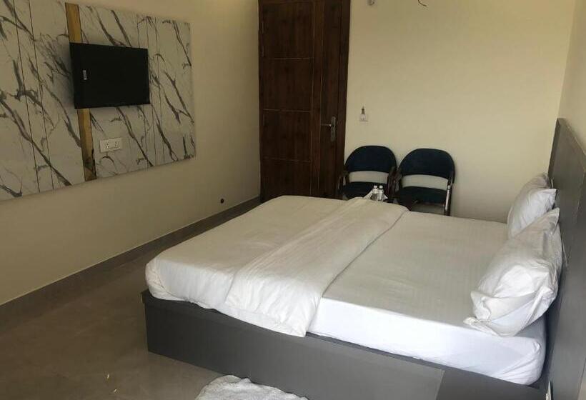 غرفة ديلوكس, C T Heights Inn