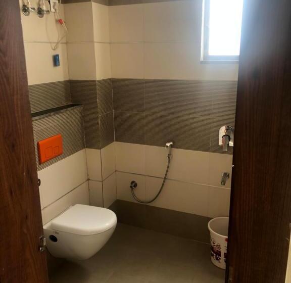 غرفة سوبيريور سرير كينج, C T Heights Inn