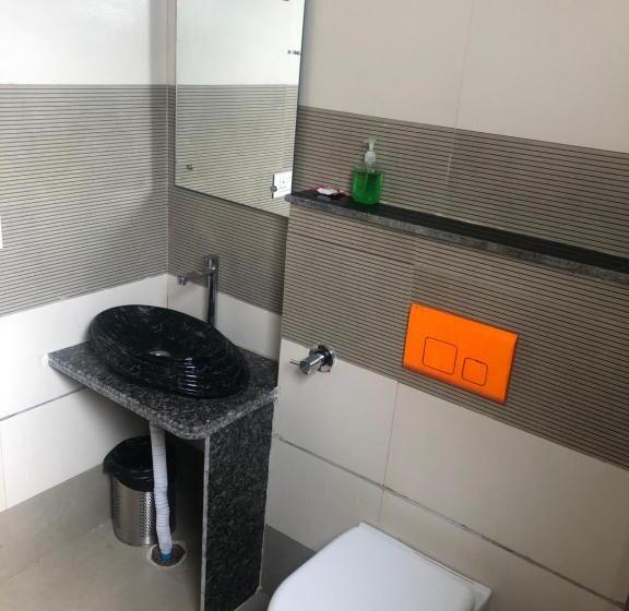 غرفة سوبيريور سرير كينج, C T Heights Inn