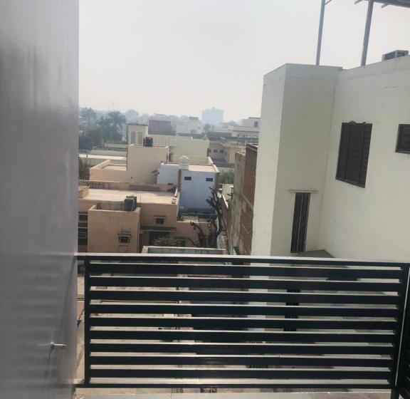 غرفة سوبيريور سرير كينج, C T Heights Inn