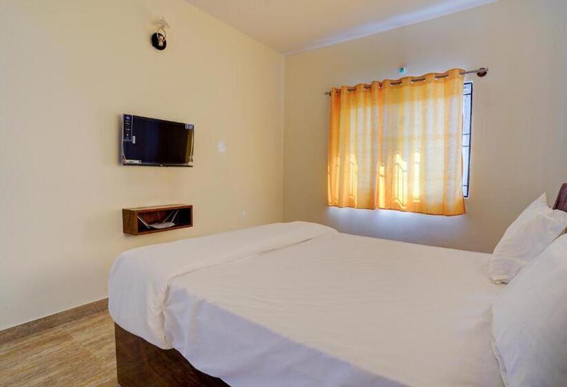 Triple Classic Room, Oyo Pranith Skys