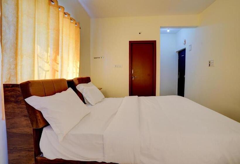 Triple Classic Room, Oyo Pranith Skys