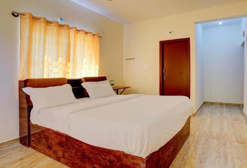 Triple Classic Room, Oyo Pranith Skys