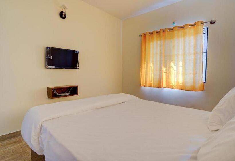 Triple Classic Room, Oyo Pranith Skys