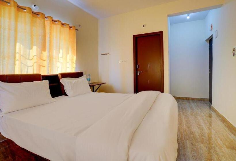 Triple Classic Room, Oyo Pranith Skys