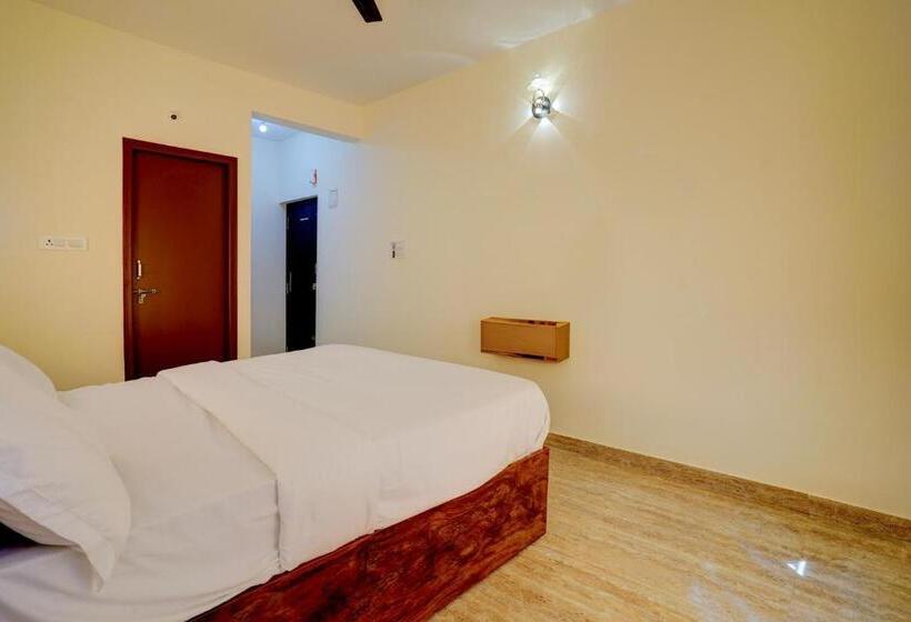 Triple Classic Room, Oyo Pranith Skys