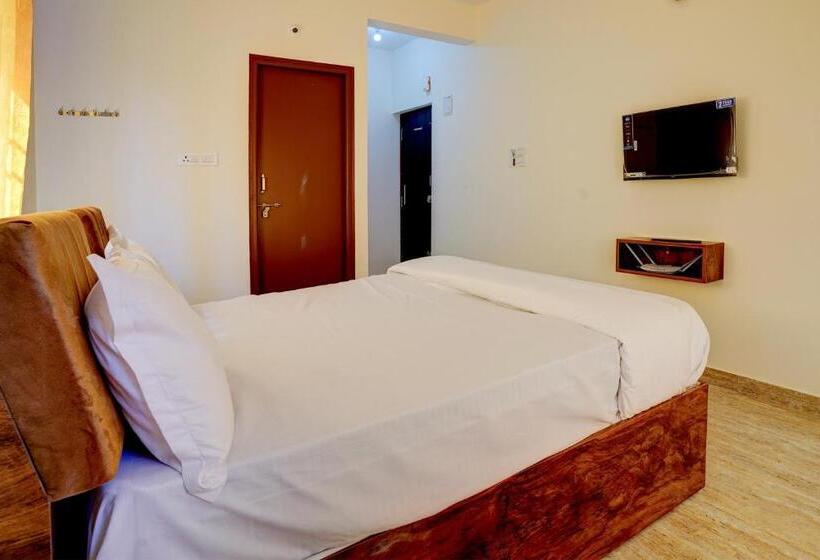Triple Classic Room, Oyo Pranith Skys