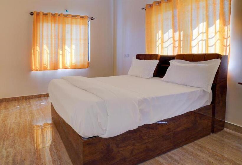 Triple Classic Room, Oyo Pranith Skys