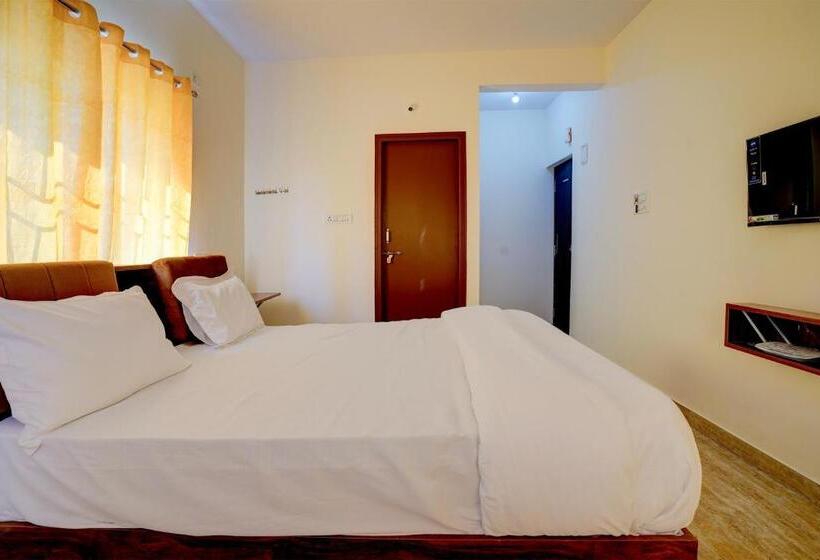 Triple Classic Room, Oyo Pranith Skys