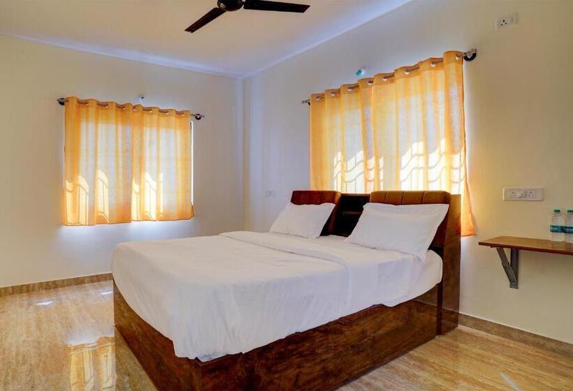 Triple Classic Room, Oyo Pranith Skys