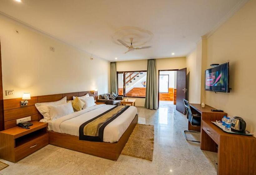 חדר סופריור עם מיטת קינג, The Himalayan Stays Nainital