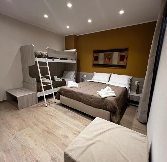 חדר סטנדרט לארבעה, Esposito House