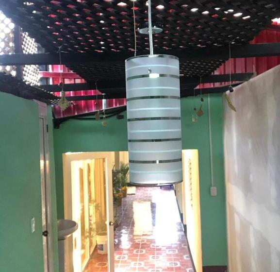 تختخواب در اتاق مشترک, Hostal Sanjuanerita