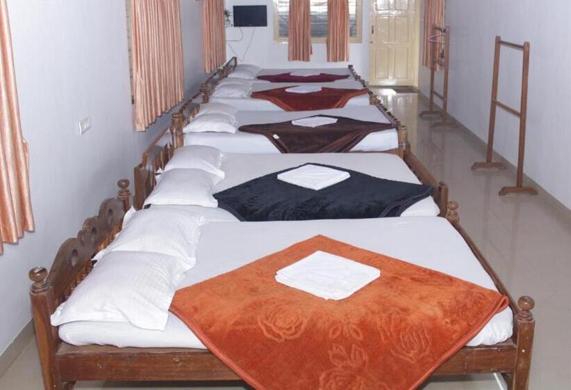 חדר סטנדרט לארבעה, Madhuvana Guest House