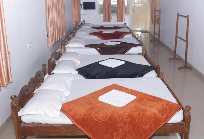 Standard Neljän Hengen Huone, Madhuvana Guest House