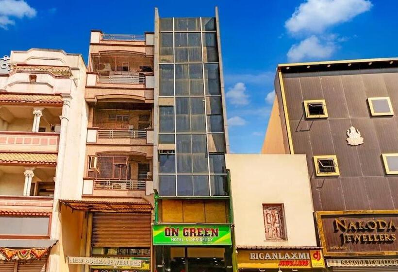 带大床的豪华间, O On Green Residency