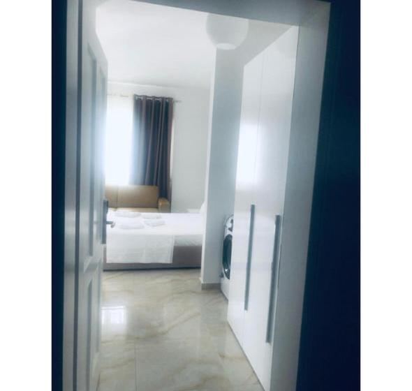 إستوديو قياسى, Real Resort Albania