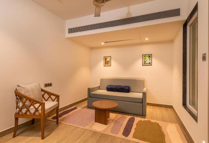 带阳台套房, Regenta Place Vasco Goa