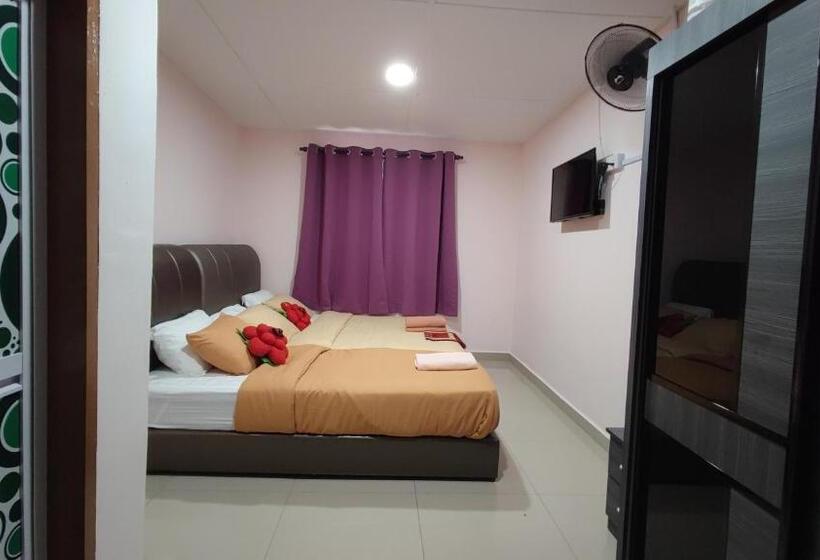 اتاق کلاسیک سه تخته, Santai Desa Chalet Musleem 0nly