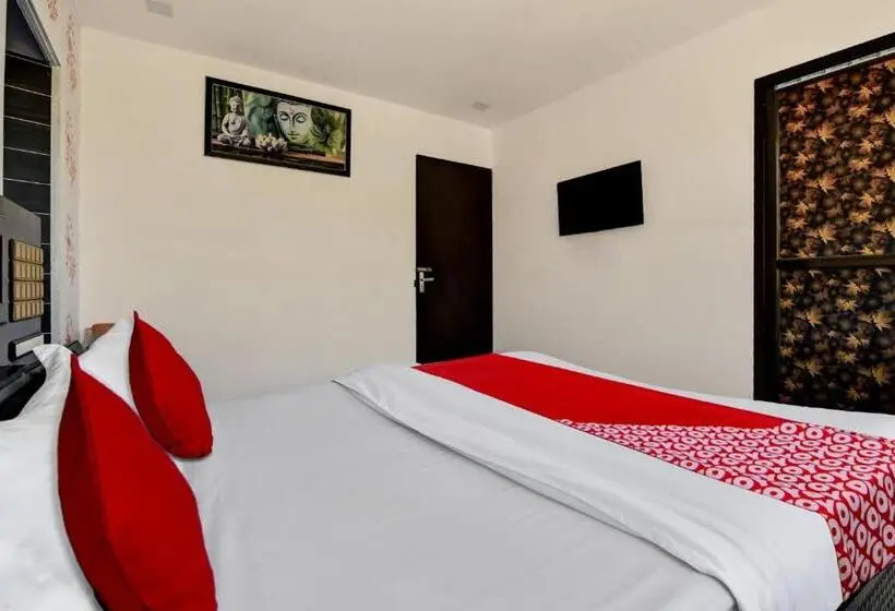 トリプルクラシックルーム, Oyo Hotel Shanti Villa