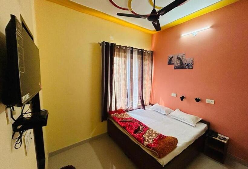 Basic Triple Occupancy Room, Cohouse