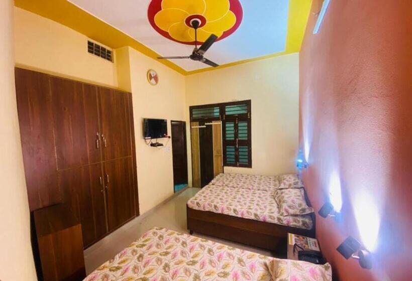 Standard Triple Room with Balcony, Cohouse