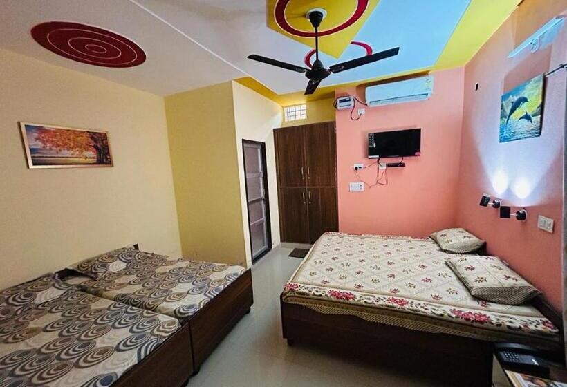 Standard Triple Room with Balcony, Cohouse