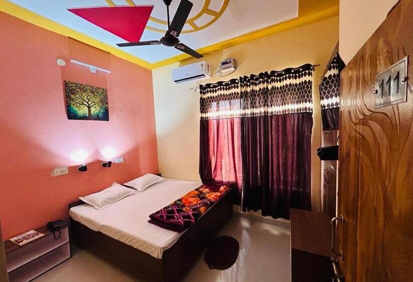 Economy Room, Cohouse