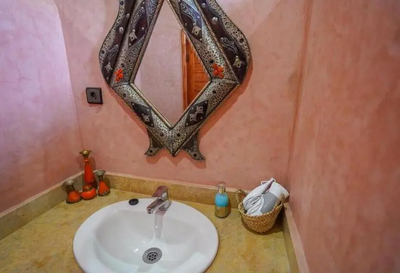 Perhesviitti, Zagora Oasis Lodge