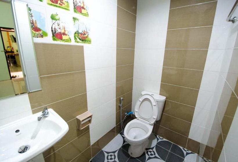 Standard Room, คุณแดง บัดเจทโฮเทล   Khun Daeng Budget