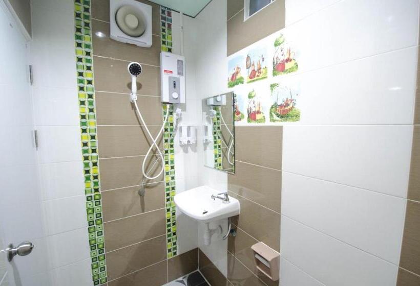 Standard Room, คุณแดง บัดเจทโฮเทล   Khun Daeng Budget