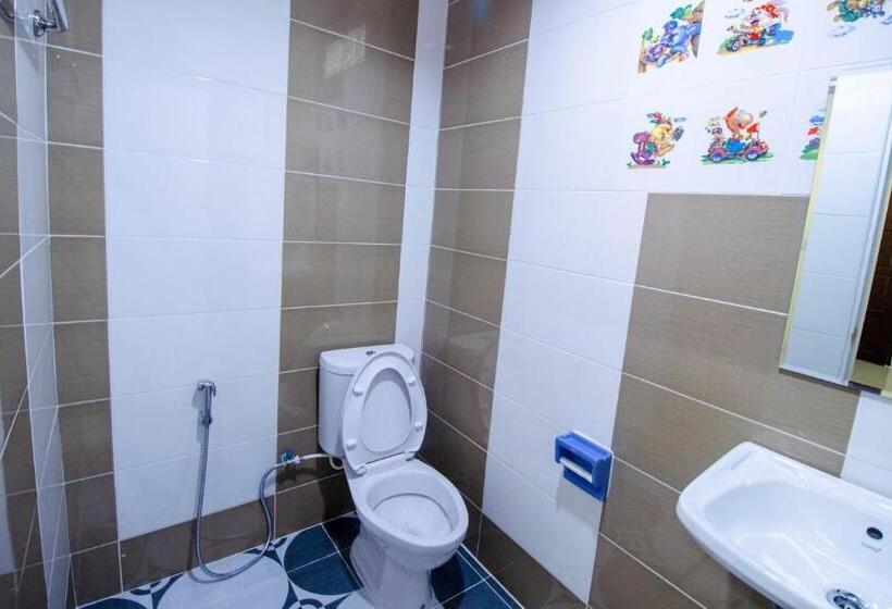 Standard Room, คุณแดง บัดเจทโฮเทล   Khun Daeng Budget