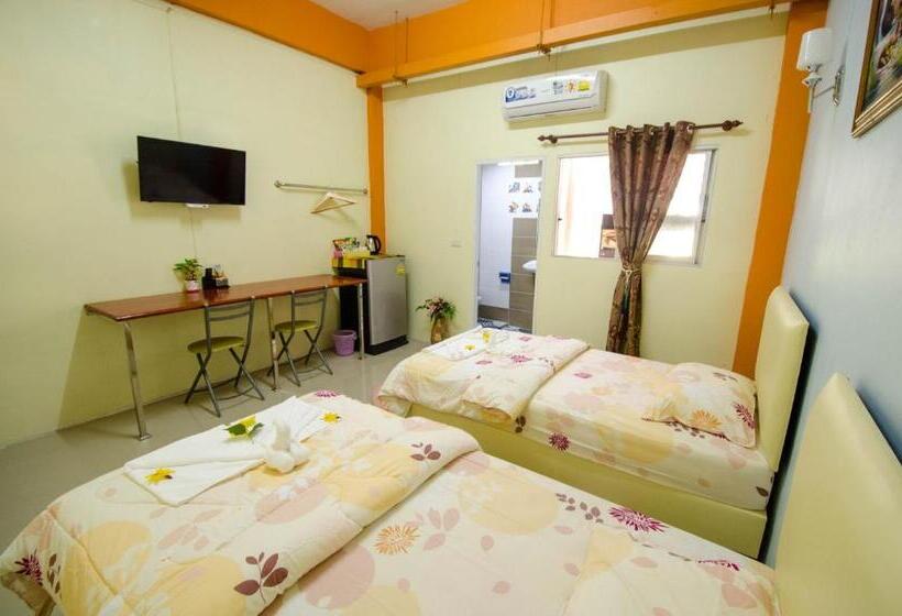 Standard Room, คุณแดง บัดเจทโฮเทล   Khun Daeng Budget