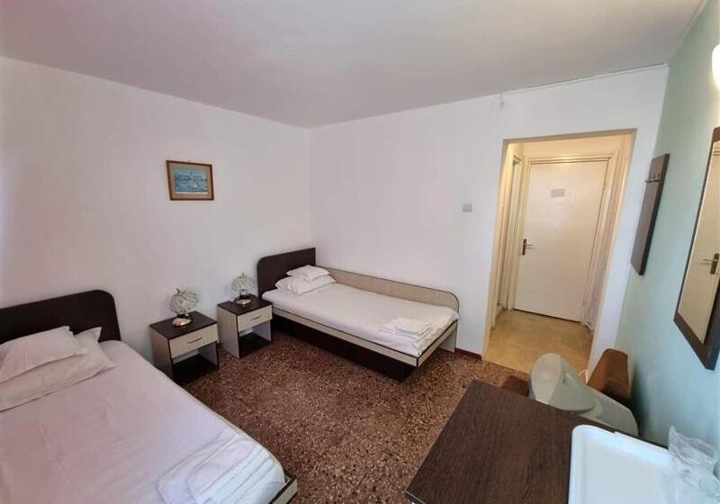 اتاق استاندارد, Excelsior