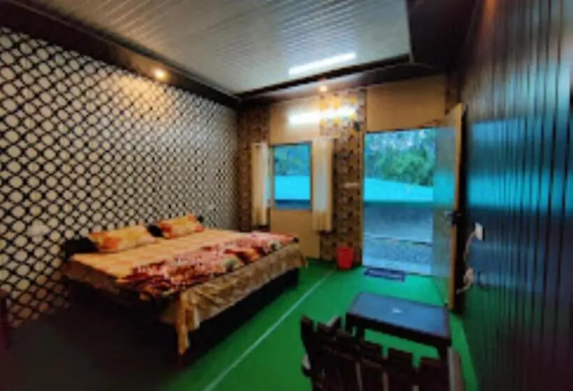 スタンダードトリプルルーム, Narayan Valley Resort , Sonprayag