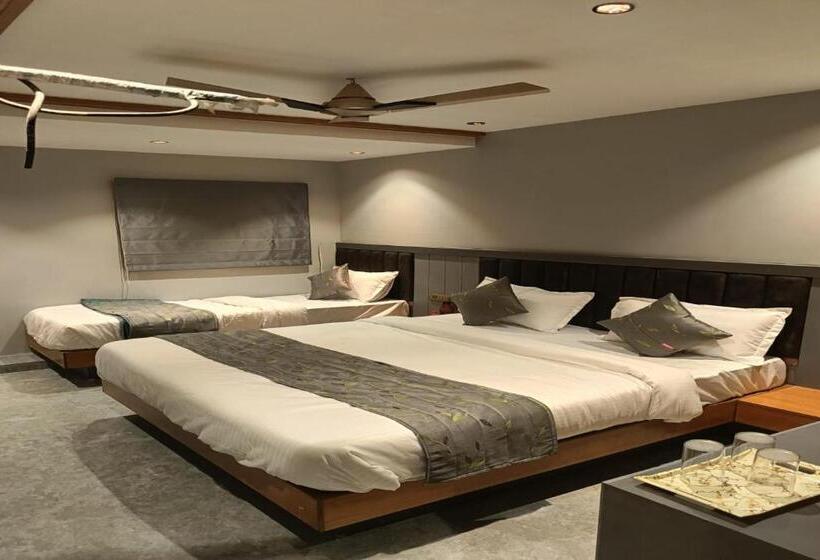 חדר סטנדרט לשלושה, Relax Inn