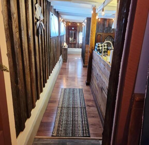 חדר בסיסי, The Stable At Windmill Ridge Farm