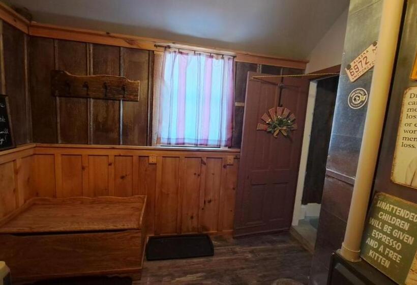 חדר בסיסי, The Stable At Windmill Ridge Farm