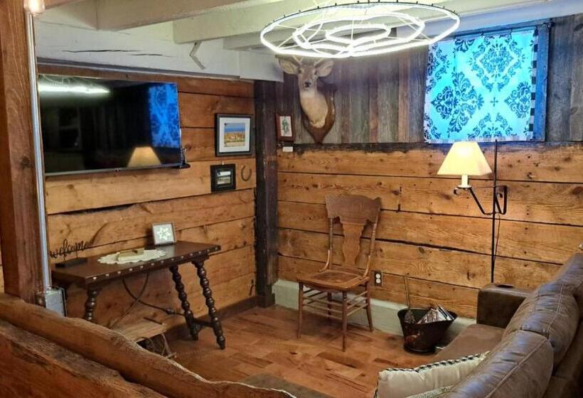 חדר בסיסי, The Stable At Windmill Ridge Farm