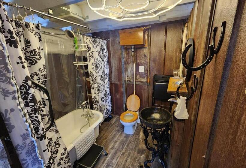 חדר בסיסי, The Stable At Windmill Ridge Farm