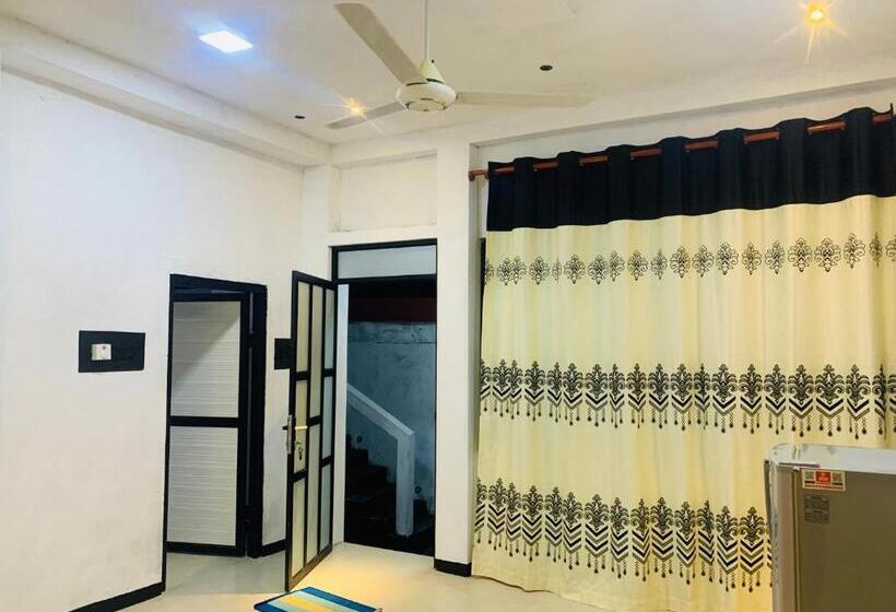 ファミリールーム, Shehan Villa